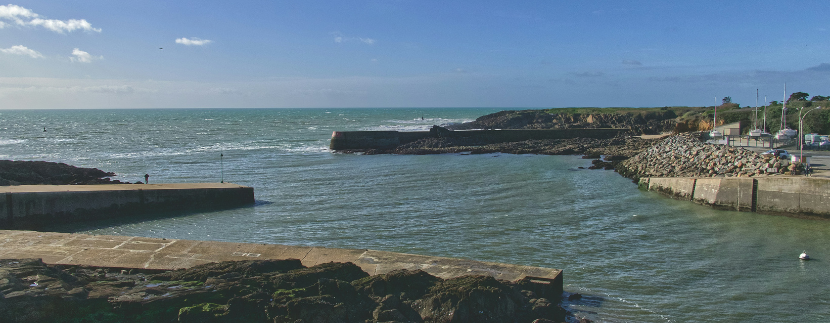 Maison a vendre en bord de mer, plage et rochers